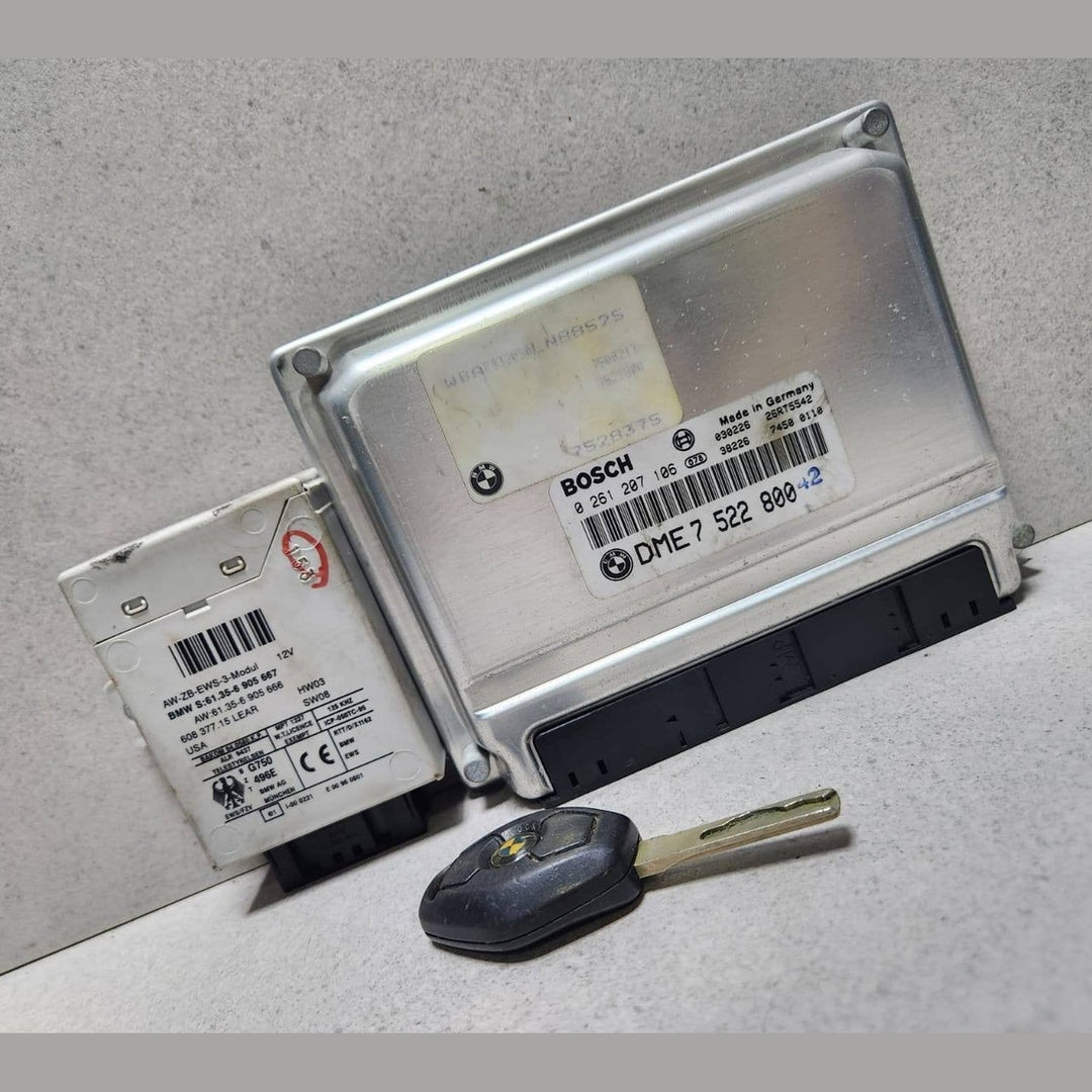 2003-2006 BMW X5 Engine Control Unit 7522800 X5 E53 4.4i M62 V8 ECU SET 