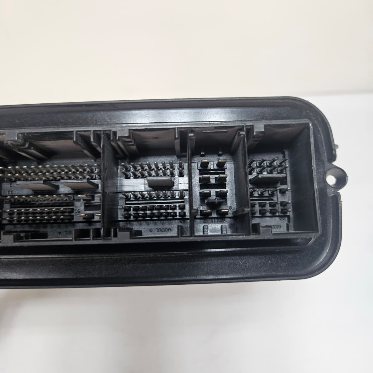 2007-2013 BMW X5 E70 X6 with N57 3.0D Diesel Engine Control Unit DDE 8517015