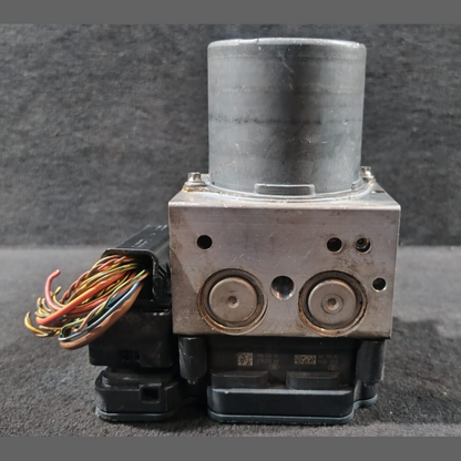 BMW 5 Series F10 F11 Anti lock Braking System DSC Module Hydraulic Unit 6868335