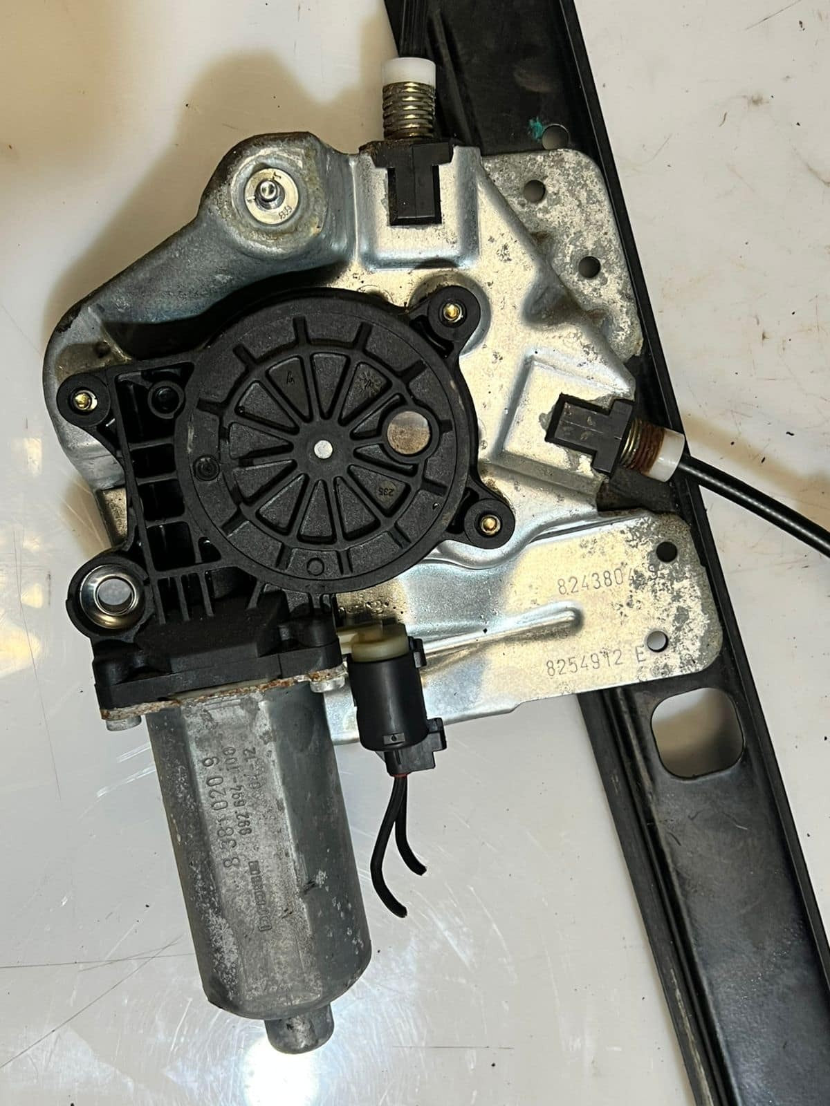 2000-2006 BMW X5 E53 Front Right Window Regulator With Motor 8254912 OEM