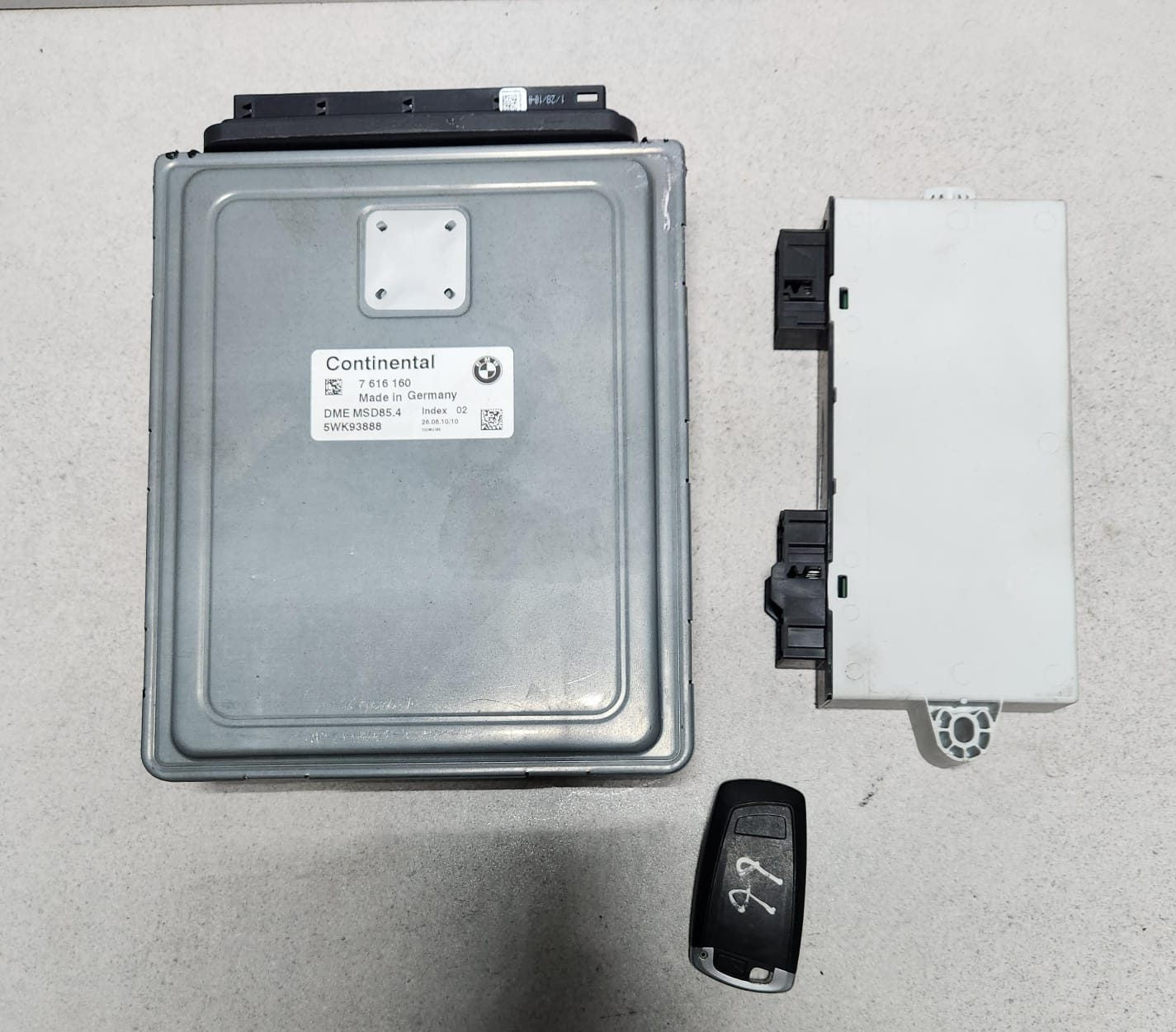 2010-2012 BMW 750i Engine Control Unit 7616160 7 Series F01 F02 F03 F04 N63 ECU 