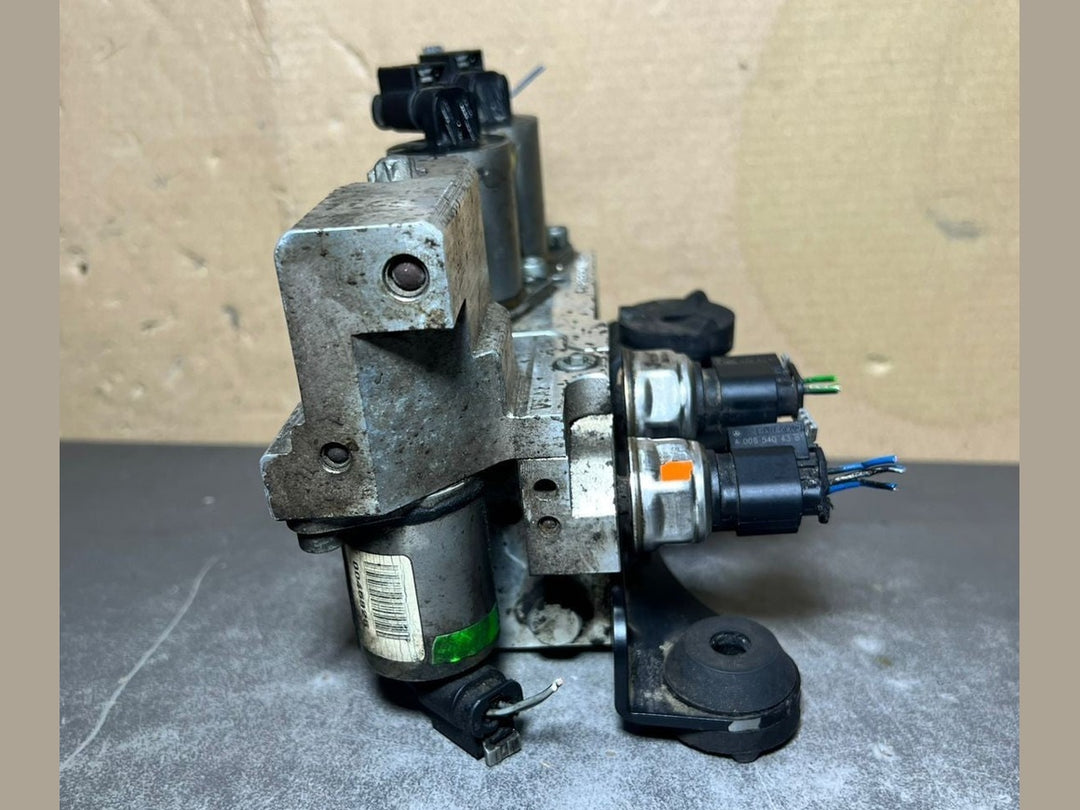 13-16 Mercedes GL450 GL550 Front Hydraulic Suspension Valve A166 3201158 OEM