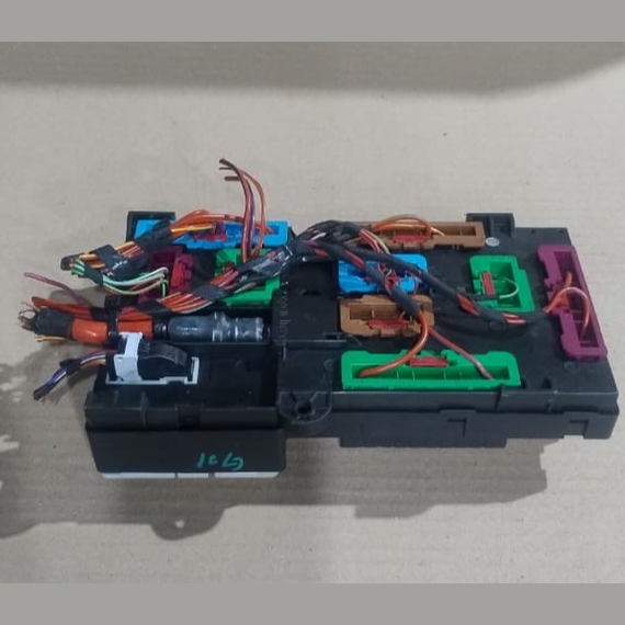 BMW F98 F97 X4 X3 G01  M BODY FUSE BOX CONTROL MODULE OEM  6828074