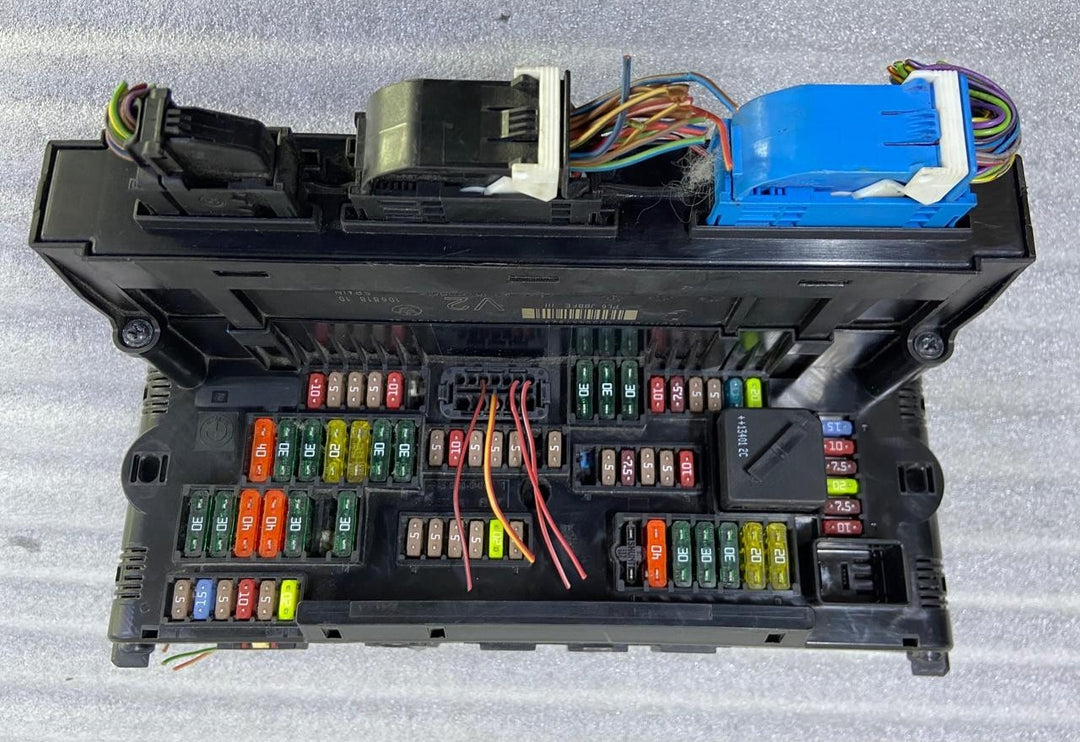 OEM BMW F10 F11 F12 Front Power Distribution Fuse Relay Box 9252815-01