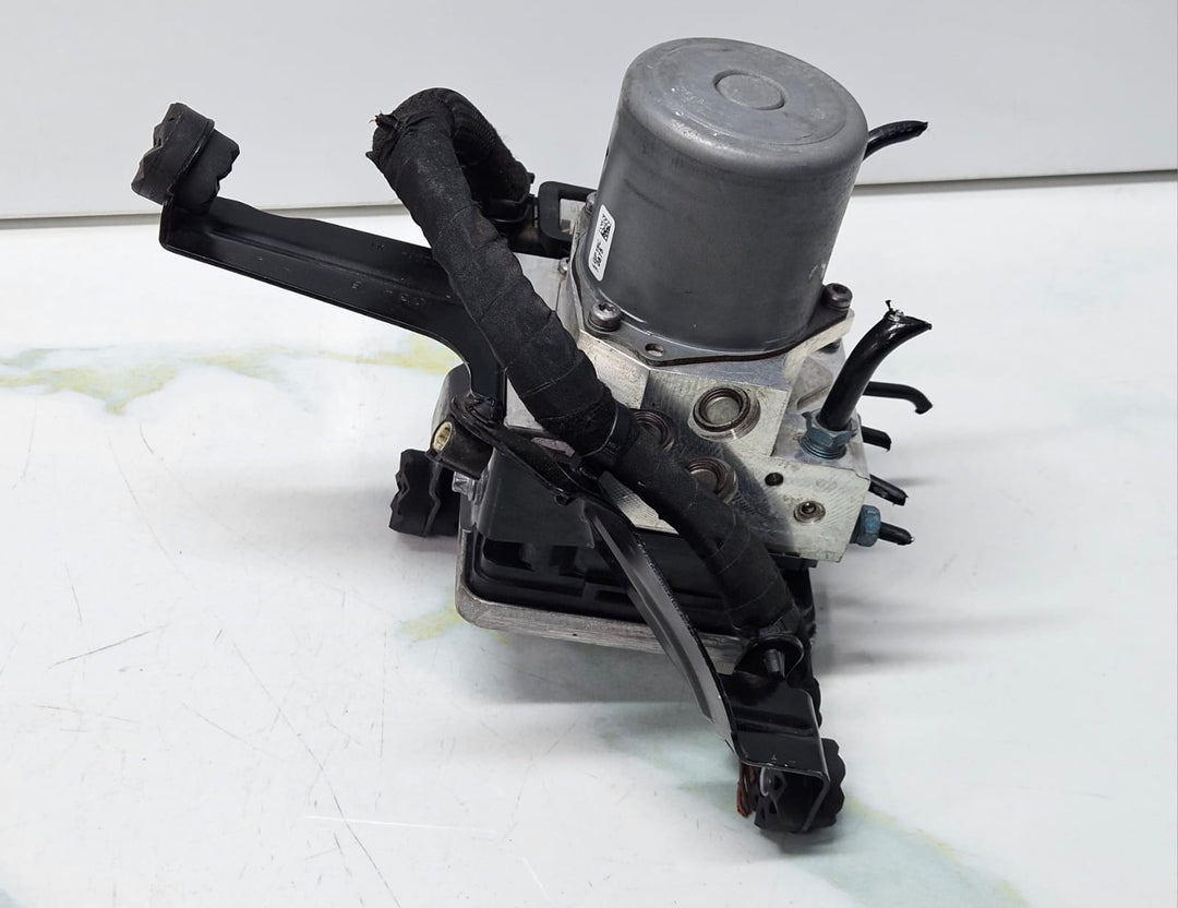 2016-2020 BMW G30, G32, G11, G12, G01 X3 Abs Dsc Pump Control Module 6876246 OEM