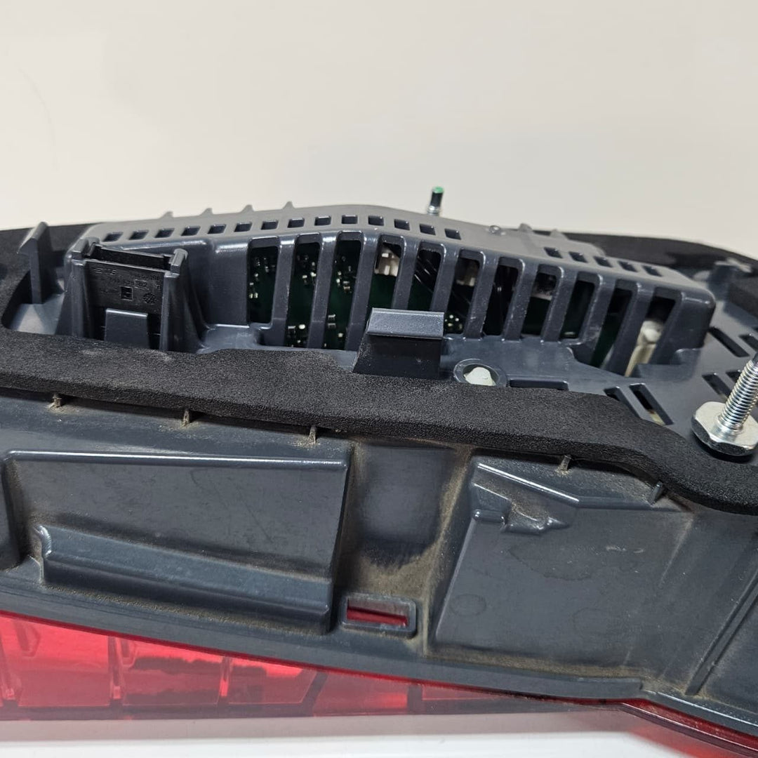 OEM BMW 7 Series G11 G12 Tailgate Light Right Side 2583244