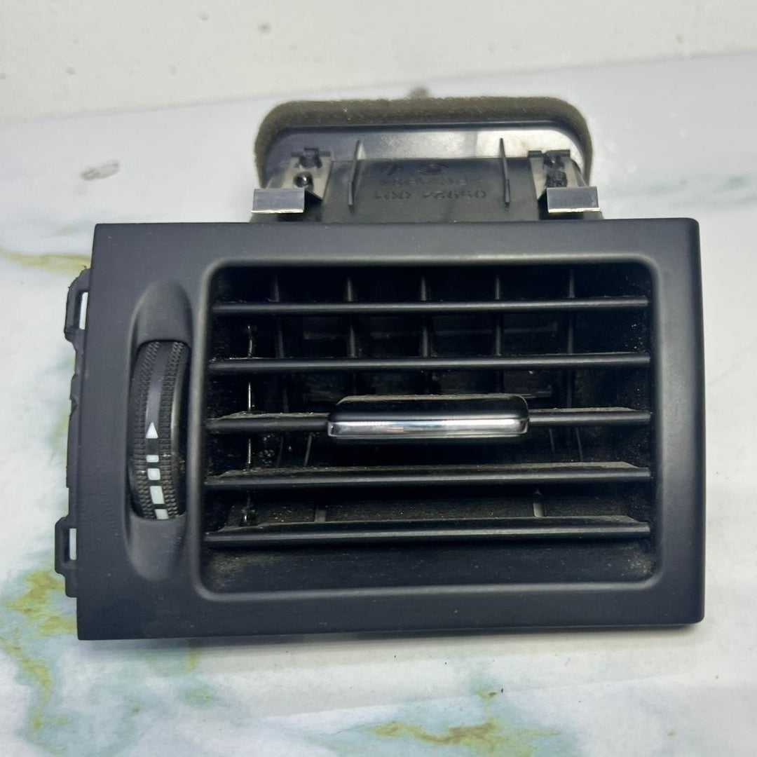 2010-2017 Mercedes-Benz C250 Dashboard Air Vent Grill A2048301254 W204 C-Class
