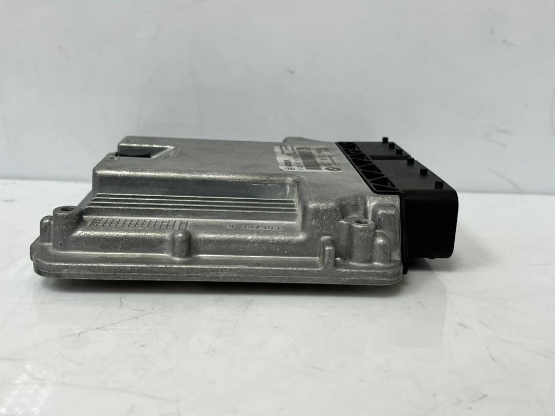 2011 BMW 3 Series E90 318D DDE  Bosch 0281017517 Engine Control Unit 8512043 OEM