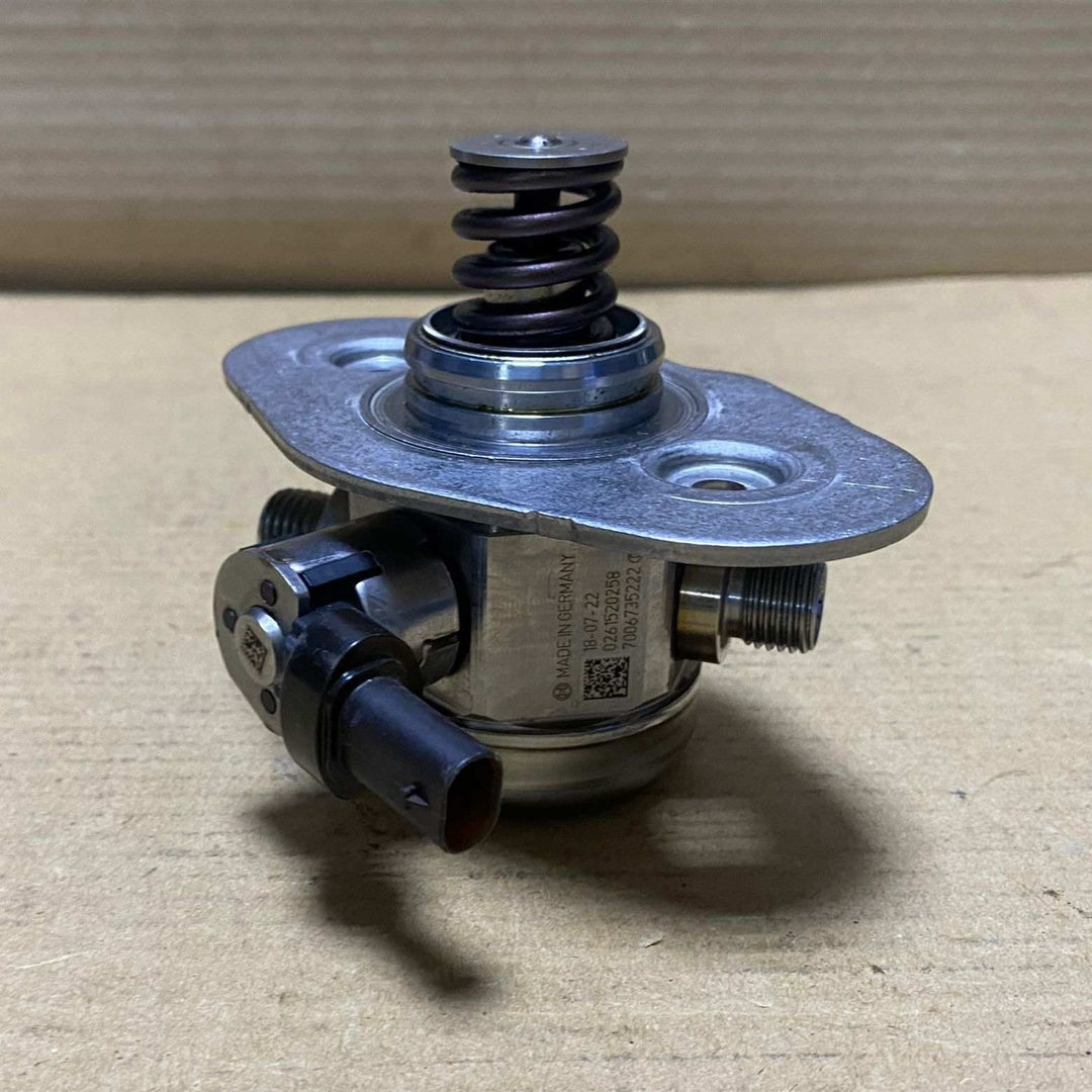 2017-2019 BMW 330i xDrive High Pressure Fuel Pump 7642466 B38, B46, B58 engines 