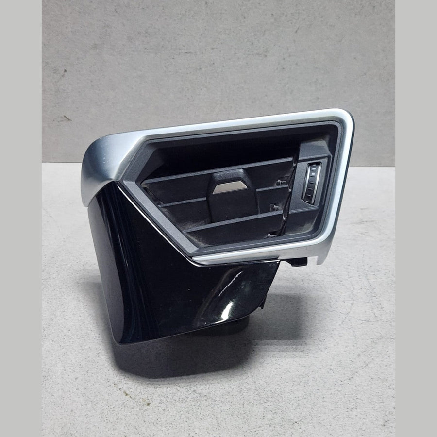 2020 BMW M4 Dashboard Air Vent Grill 6848617 3 Series G20 4 Series G22 G23 G24