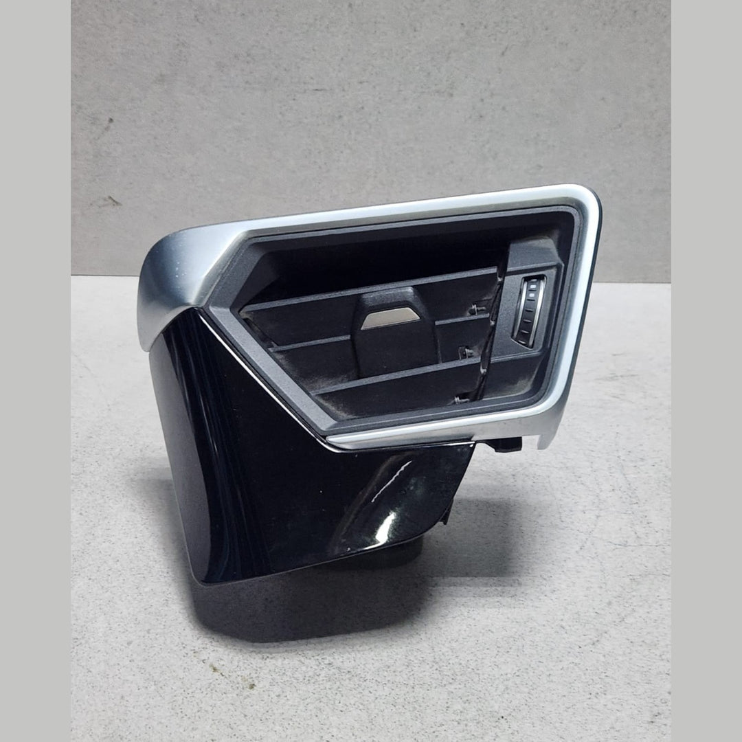 2020 BMW M4 Dashboard Air Vent Grill 6848617 3 Series G20 4 Series G22 G23 G24 