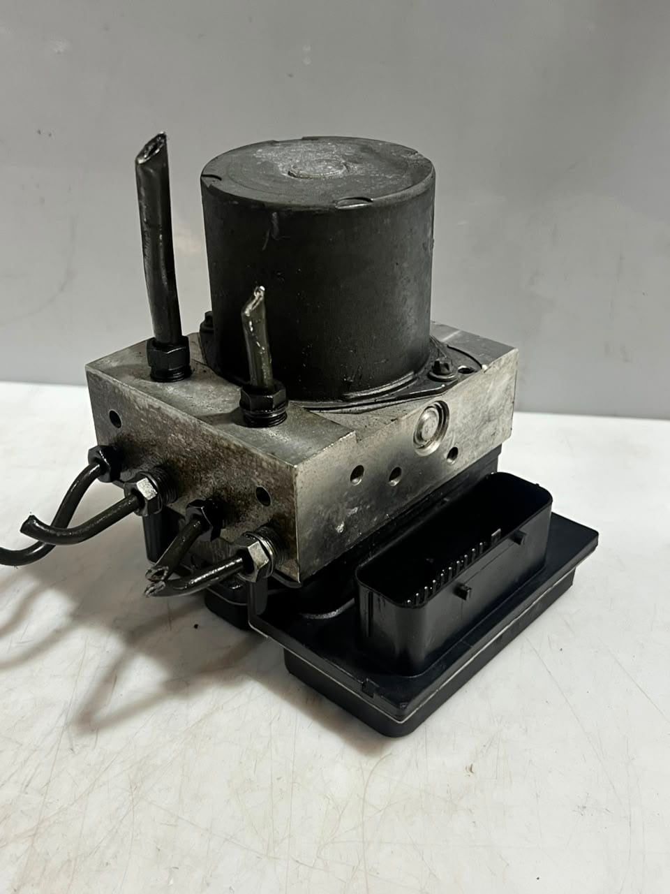BMW 5 Series E60 E61 E63 E64 ABS Pump with Control Module 6766300 OEM