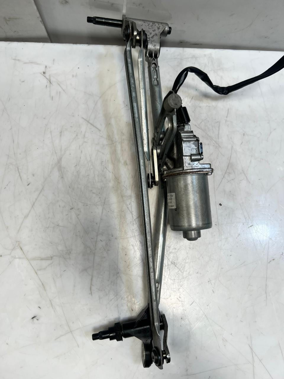 2010-2015 BMW X1 E84 Front Windshield Wiper Motor And Linkage 2992466 OEM