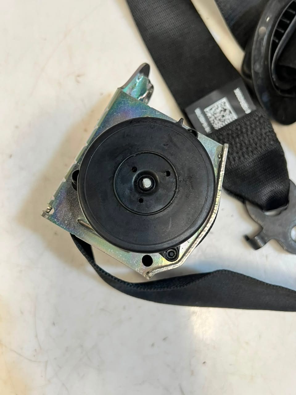 2011-2017 BMW 5 Series F10 F11 Front Seat Belt Left 610126300E OEM