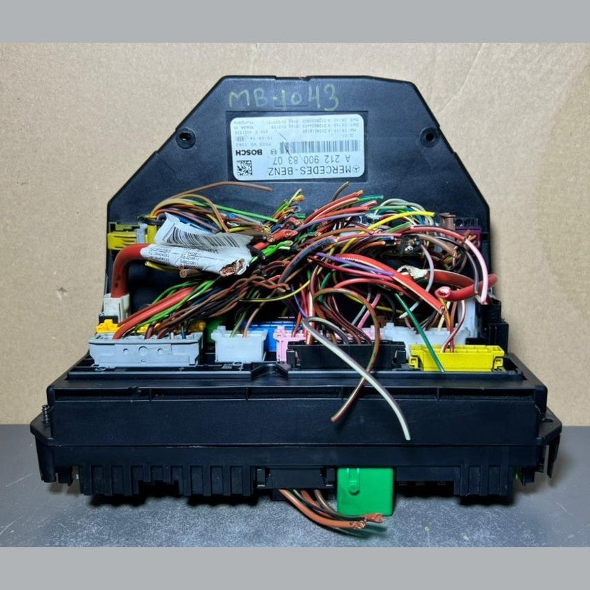 10-16 Mercedes-Benz W212 W204 Front SAM Module Relay Fuse Box A212 9008307 OEM