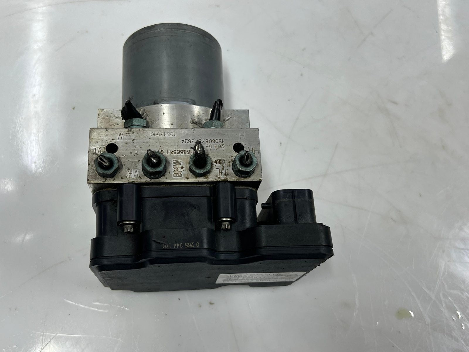 11-16 BMW 5' F10 F11 and 6' F06 F12 F13 528i Abs Pump Control Module 6868335