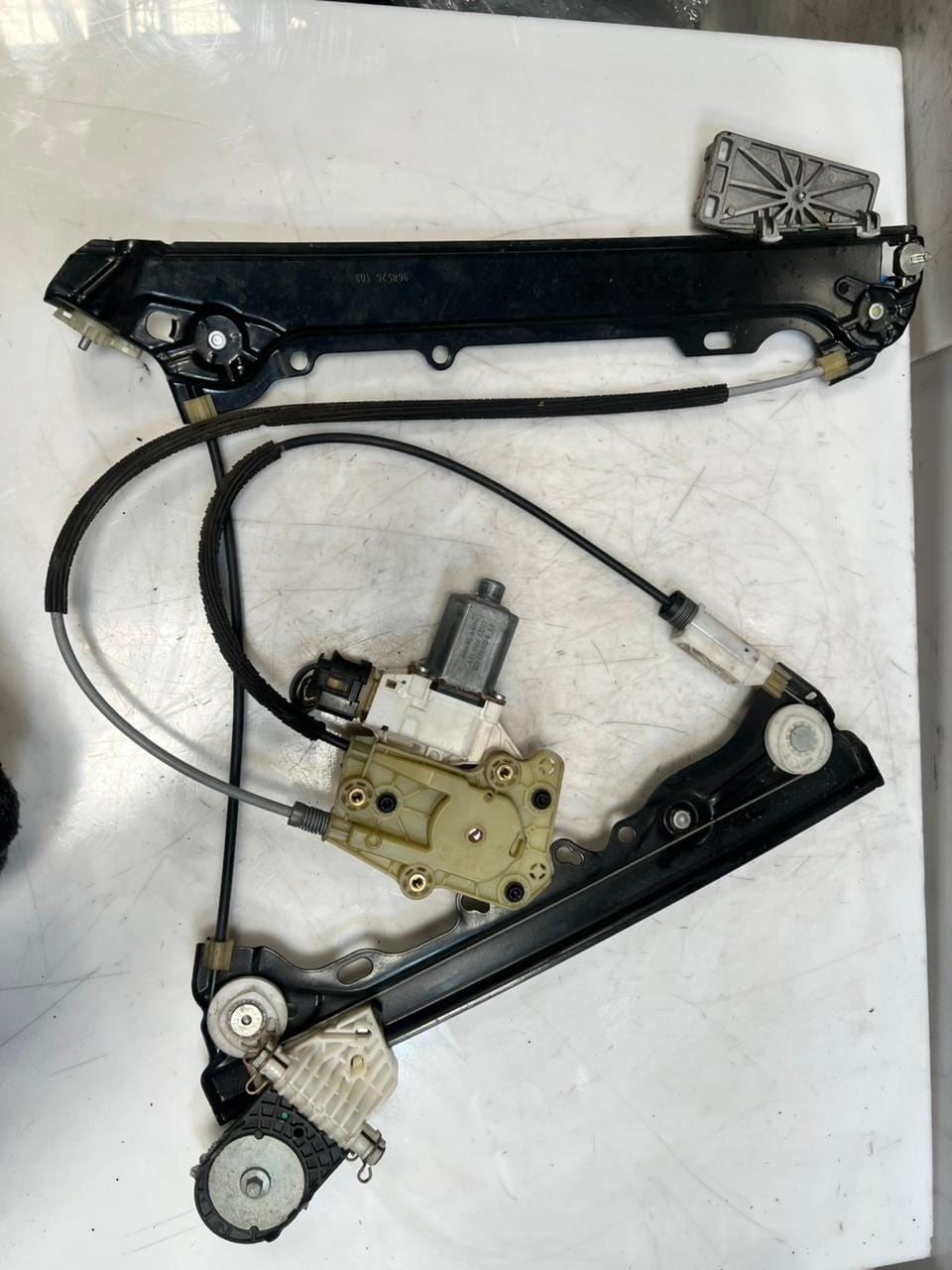 2012 BMW Z4 E89 sDrive 20I Window REGULATOR Motor Front Left 6952085 OEM