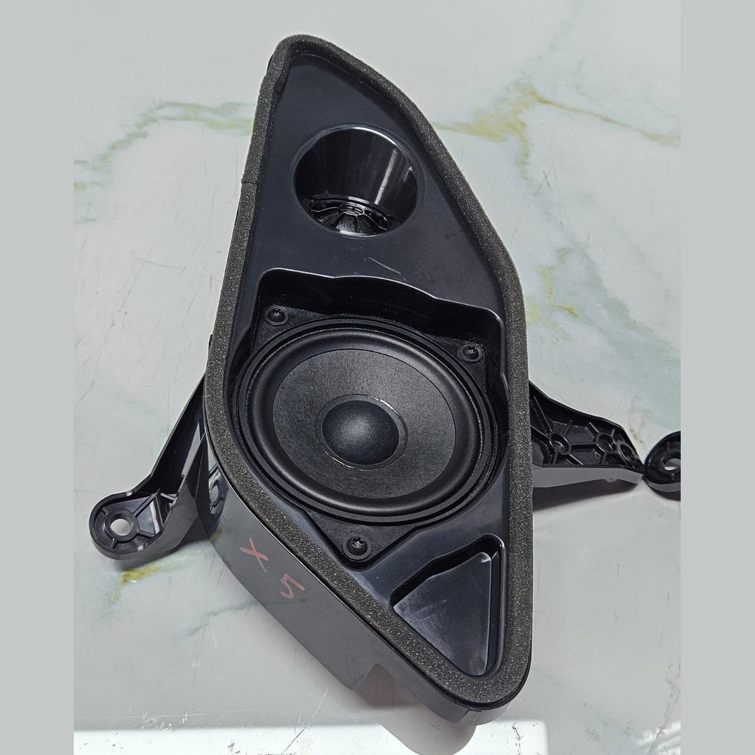 BMW X5 G05 QUARTER PANEL SUPPORT BRACKET & SPEAKERS LEFT RIGHT 2622517 OEM