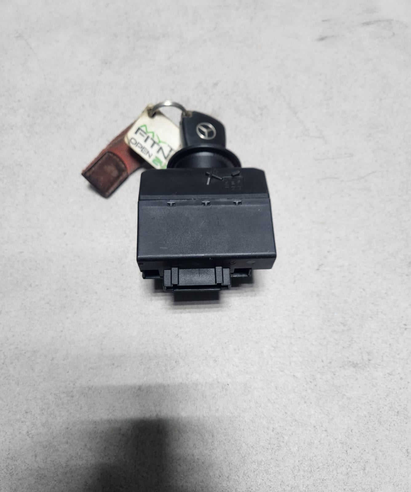 2003-2009 Mercedes-Benz C230 Ignition Switch Module 2095450908 W203 C230 and CLK