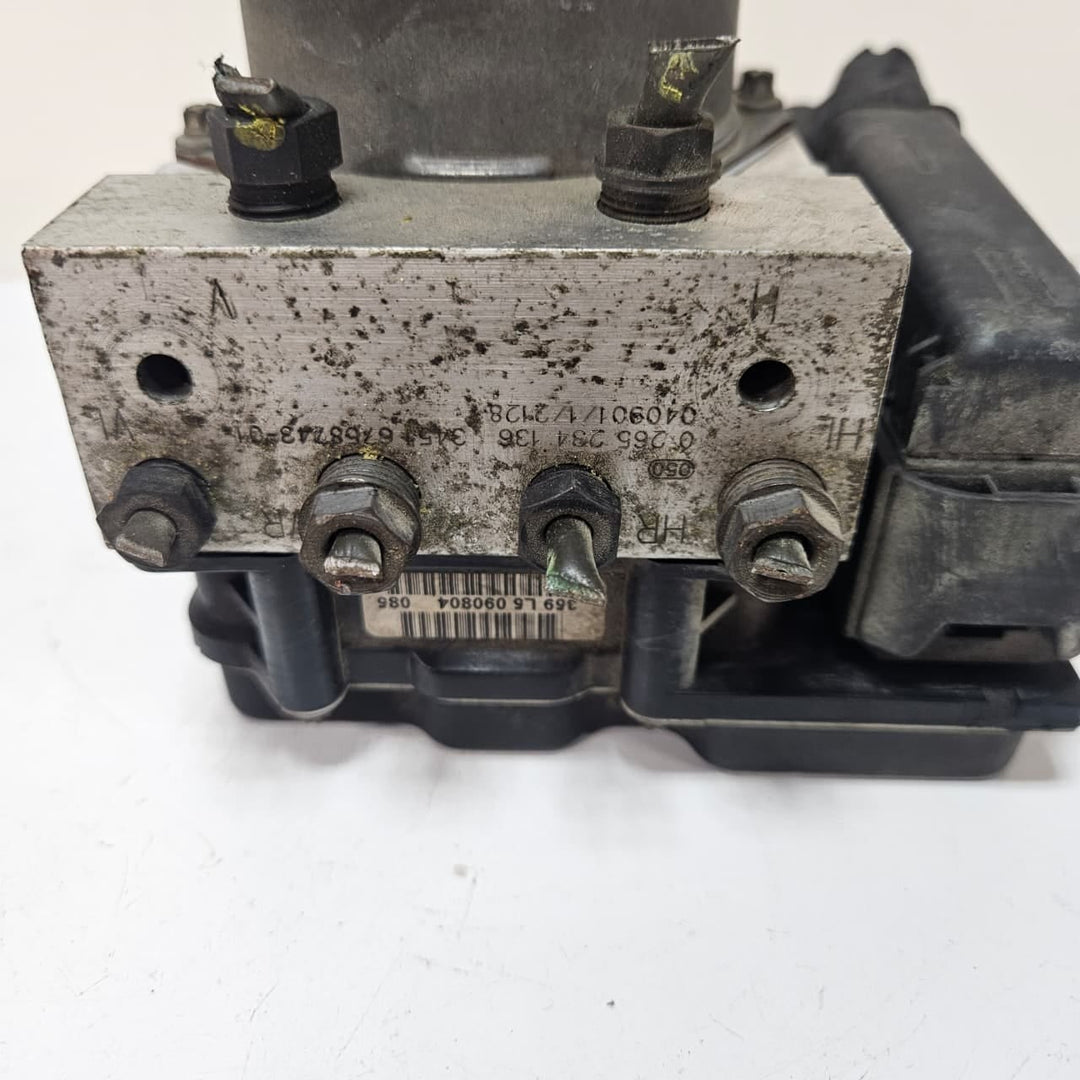 2004-2007 BMW 5 6 Series E60 E61 530i E63 E64 ABS Hydraulic Pump 6769707