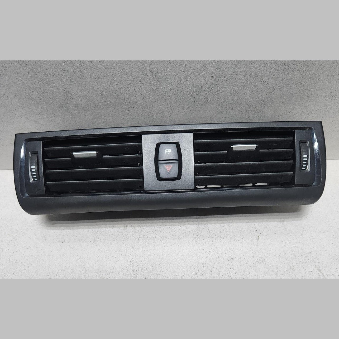 BMW Dashboard Center Air Vent 92053571 Series F20 F21, 2 Series F22 F23