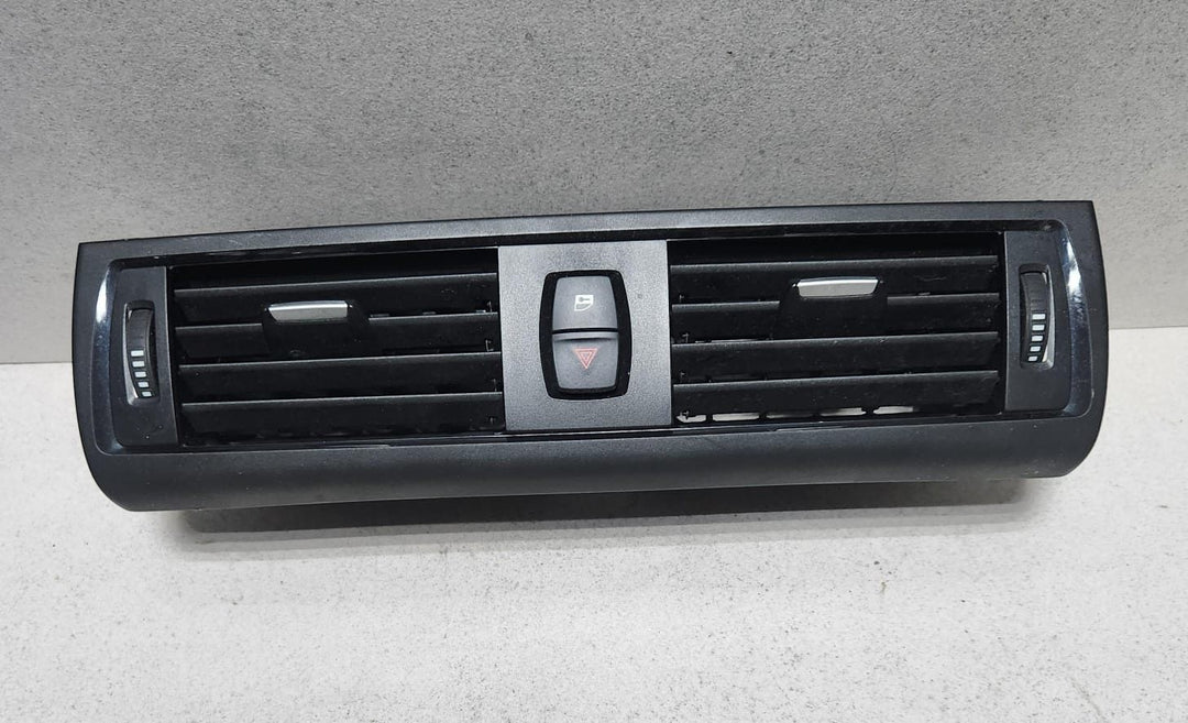 BMW Dashboard Center Air Vent 92053571 Series F20 F21, 2 Series F22 F23