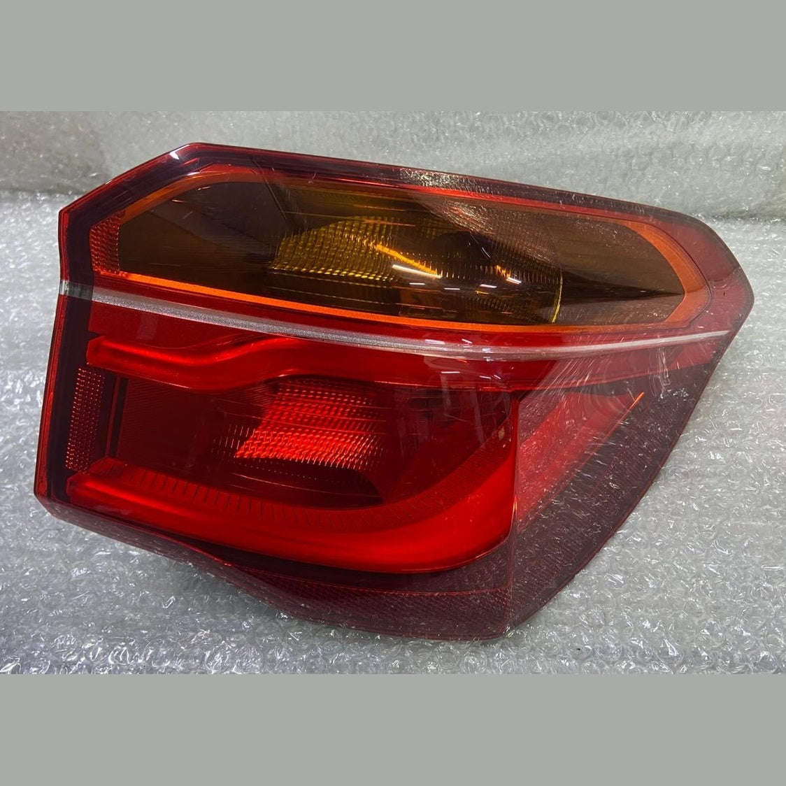 OEM BMW X1 F48 N/S RIGHT SIDE REAR TAIL LIGHT 7350716