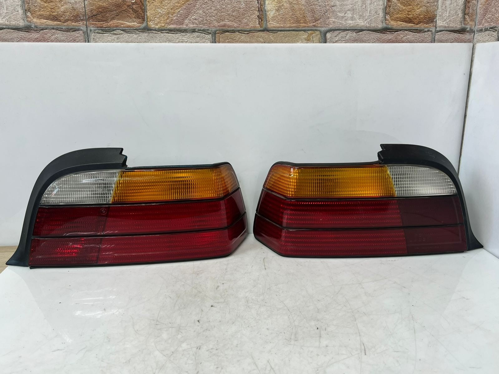 1994 BMW E36 318i 323i 325i 328i M3 REAR Tail Light LEFT RIGHT 8353272 8368337