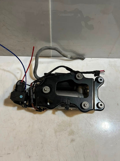 2013-2019 BMW X5 F15, F85, and X6 F16 AIR Suspension Compressor PUMP 26071611