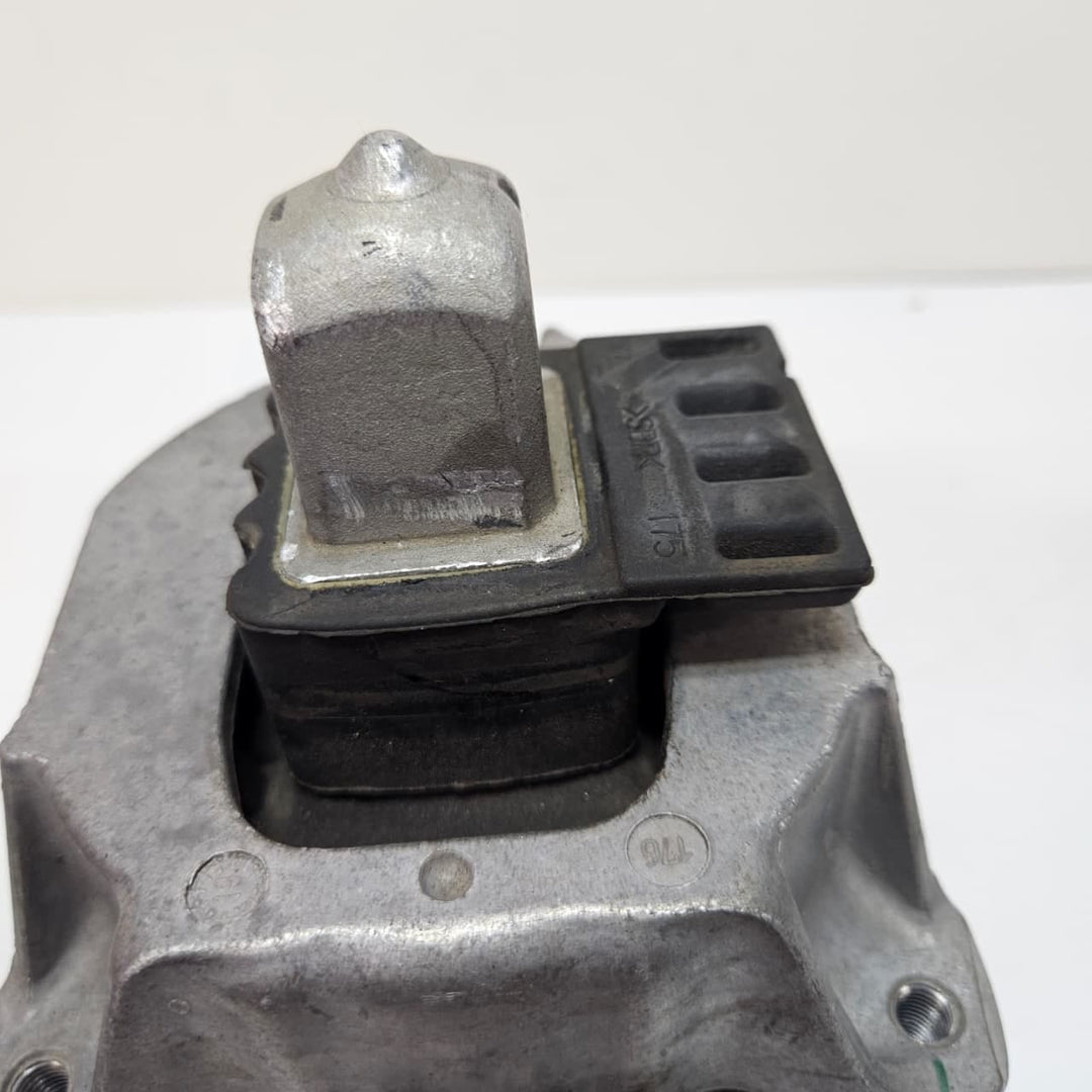 2018-2023 BMW  3 5 Series G30 X3 G01 X4 G20 Engine Mount 6860472