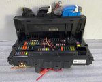 قم بتحميل الصورة إلى عارض الصور، OEM BMW F10 F11 F12 Front Power Distribution Fuse Relay Box 9252815-01