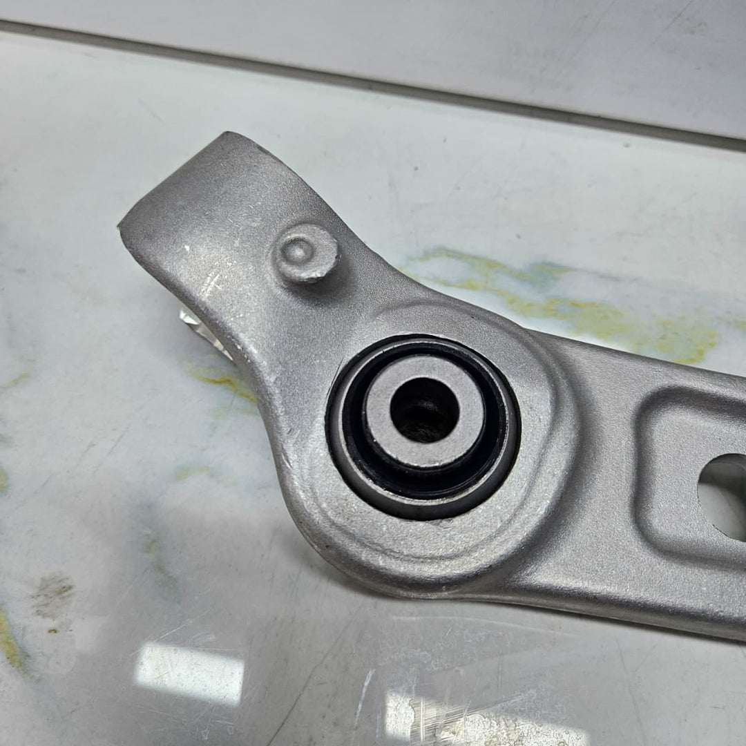 BMW 5 Series G30 Front Suspension Control Arm Front Left Lower Rubber 6861181 