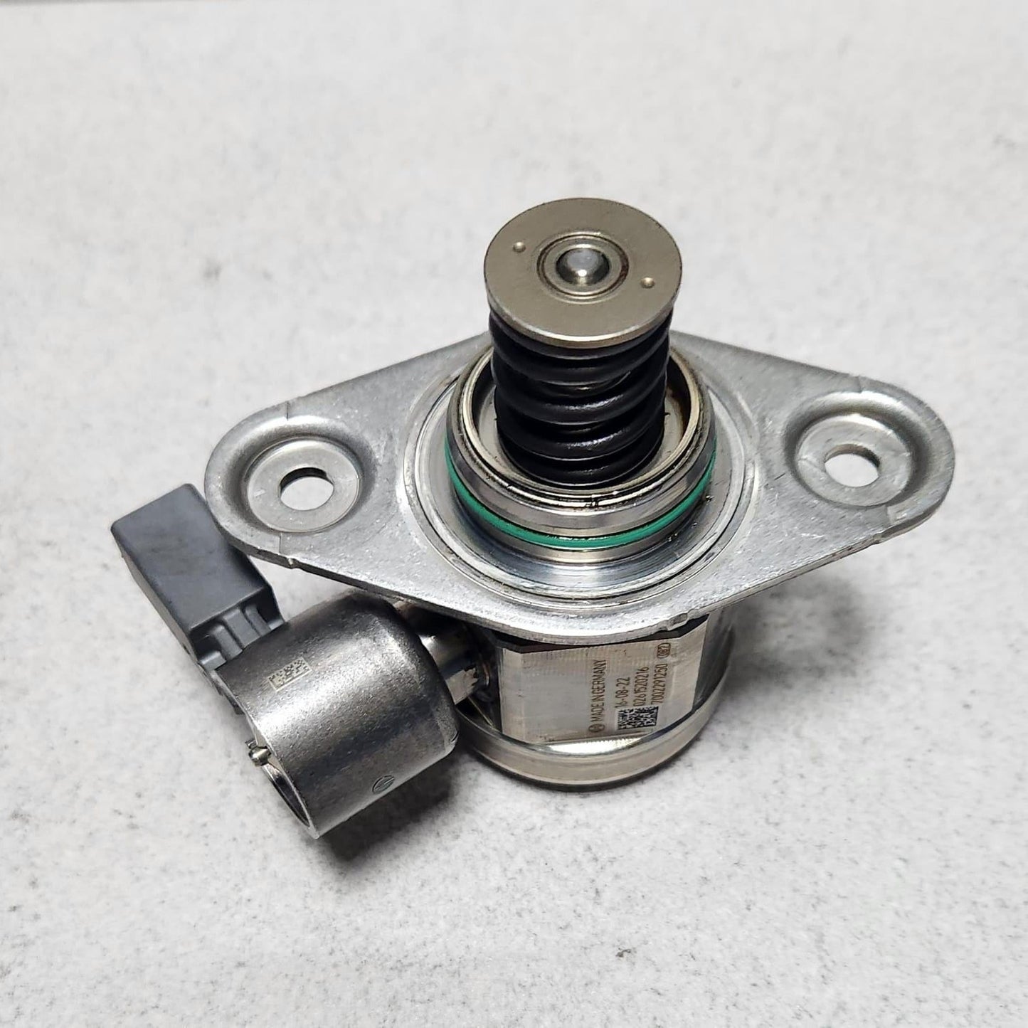 Mercedes-BenzHigh Pressure Fuel Pump A2740700501 W204 W205 W212 W213 C207