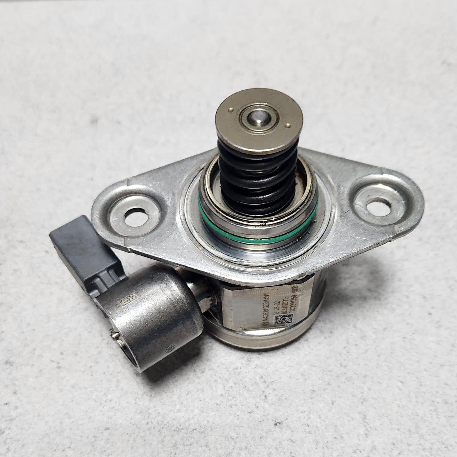 Mercedes-BenzHigh Pressure Fuel Pump A2740700501 W204 W205 W212 W213 C207