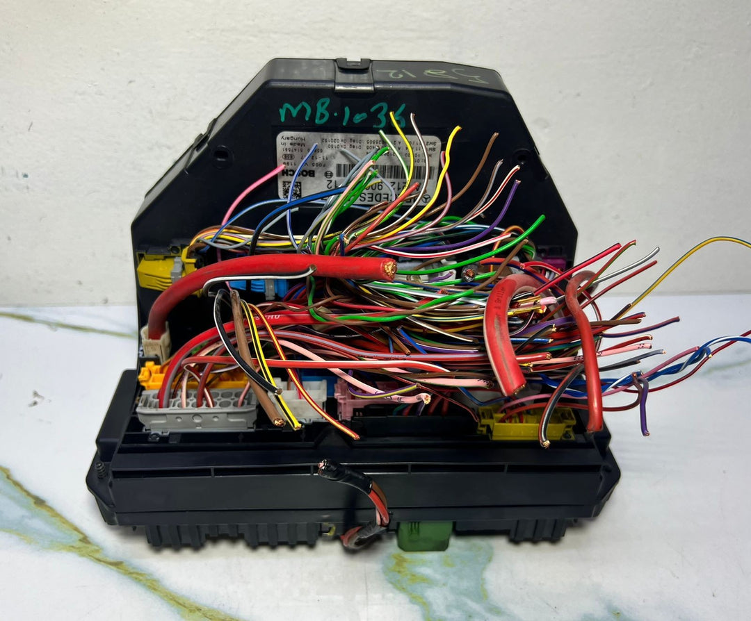 10-18 Mercedes-Benz W212 W204 Front SAM Module Relay Fuse Box A212 9005812 OEM