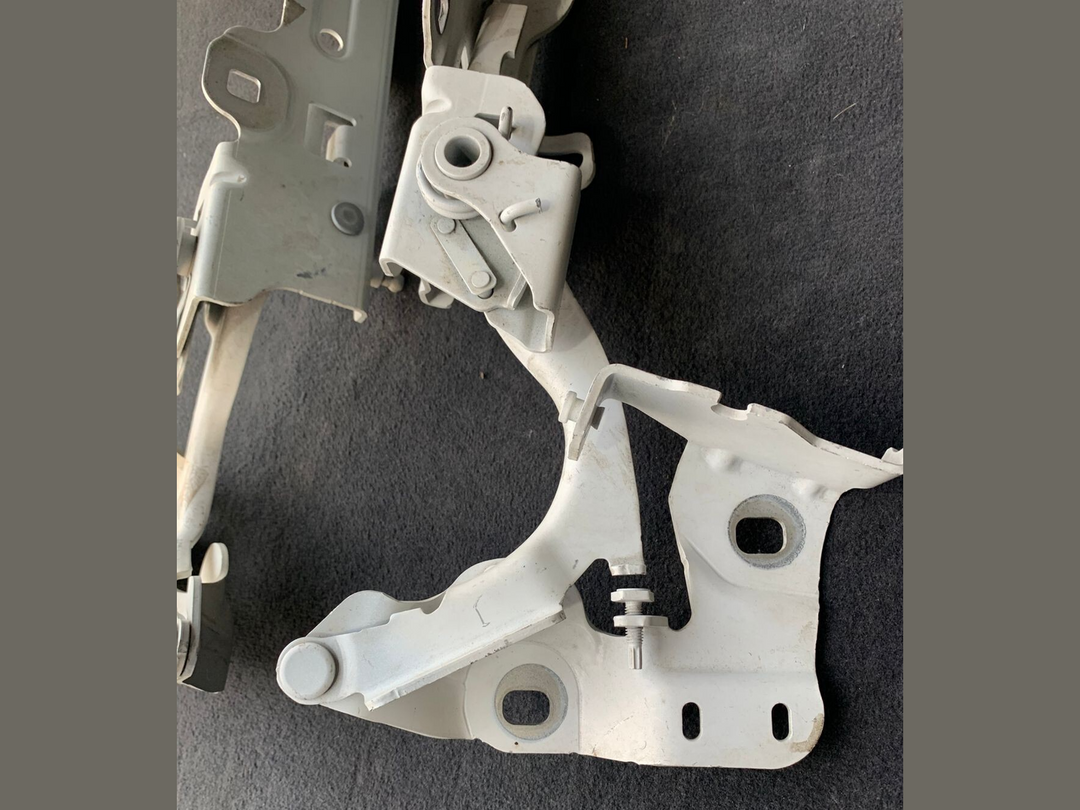 BMW 2 SERIES  F46 F45 HINGE FRONT HOOD LEFT AND RIGHT -7300521-7300522