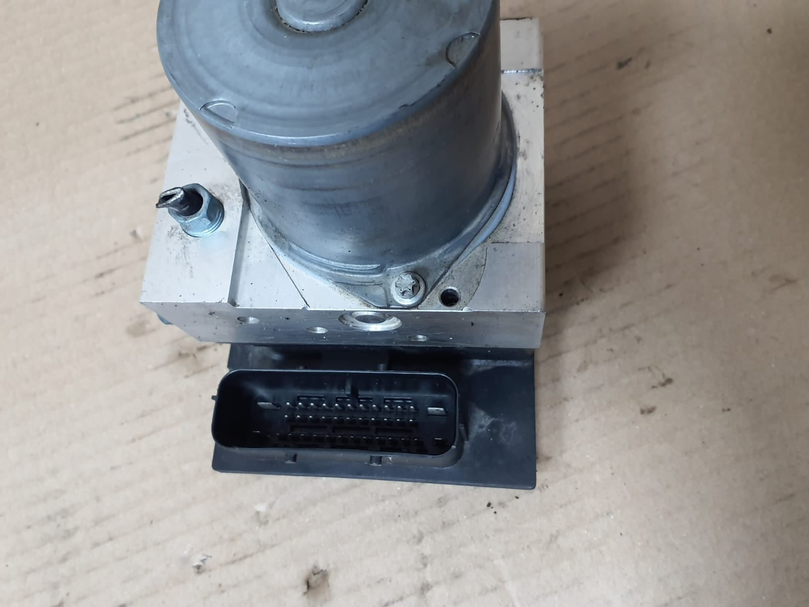 2013-2014 BMW X1 E84 E90 Hydraulic Unit ABS Pump Module 6860214 OEM