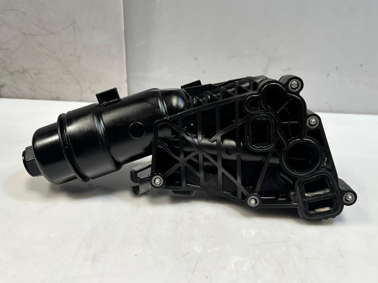 2017-2024 Mini Cooper F60 F56 1.5 12V 136HP Countryman Engine Oil Cooler 8585236