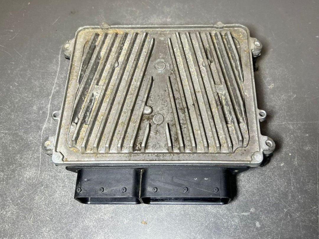 08-12 Mercedes W204 C-Class Engine Control Module Unit ECM ECU A272 9004400 OEM