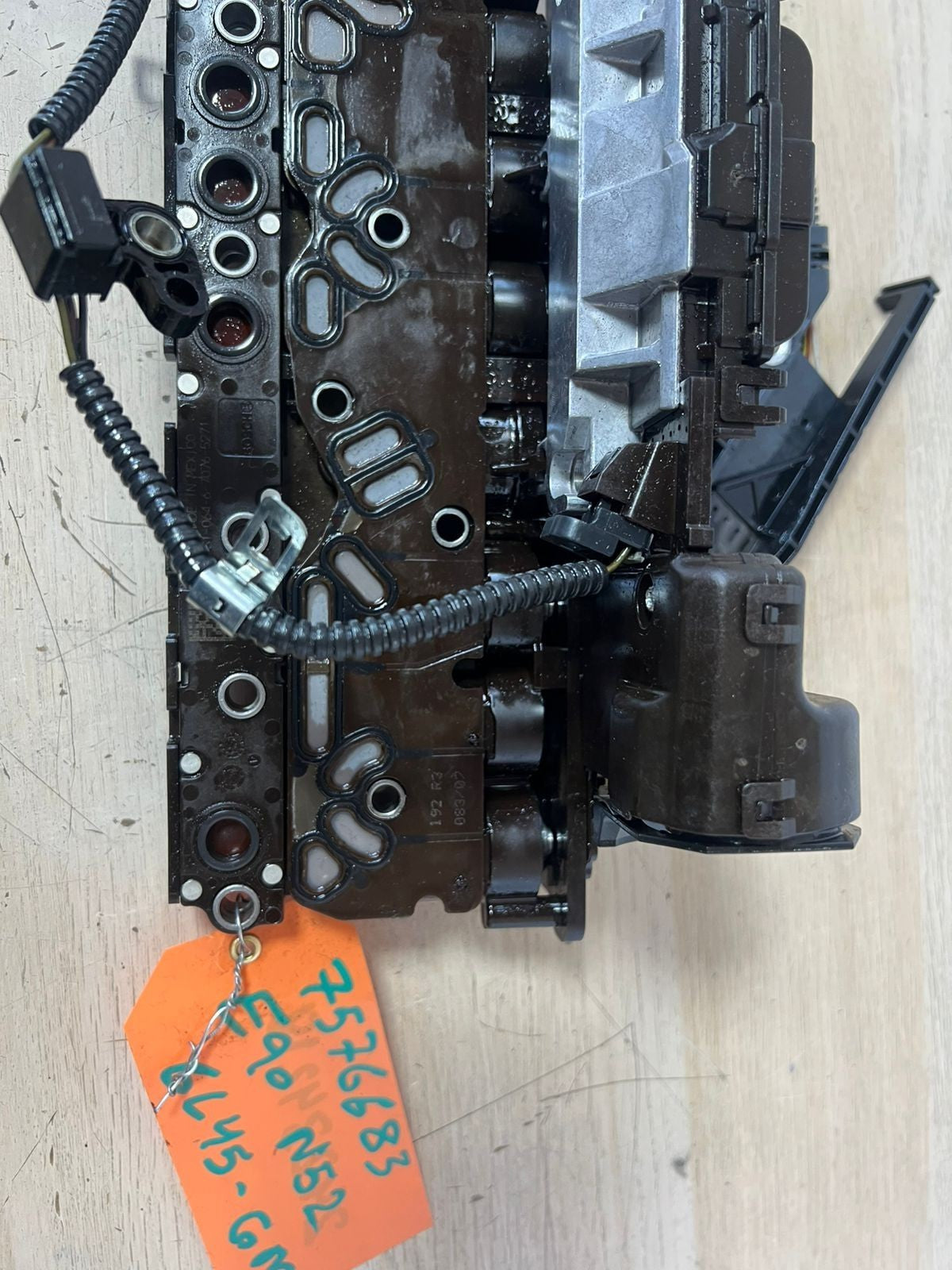 2004-10 BMW 3 E90/E91/E92/E93 Automatic transmission valve body 24242994