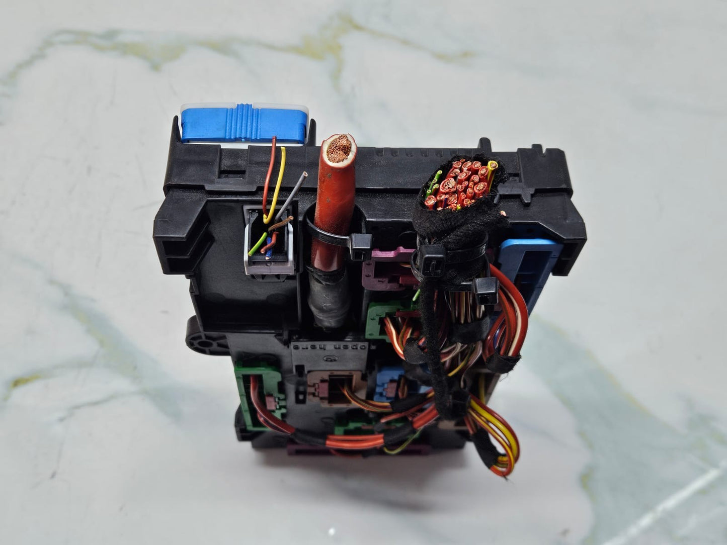 2019-2023 BMW X7 X5 G05 Rear Power Distribution Fuse Box 8706212 OEM