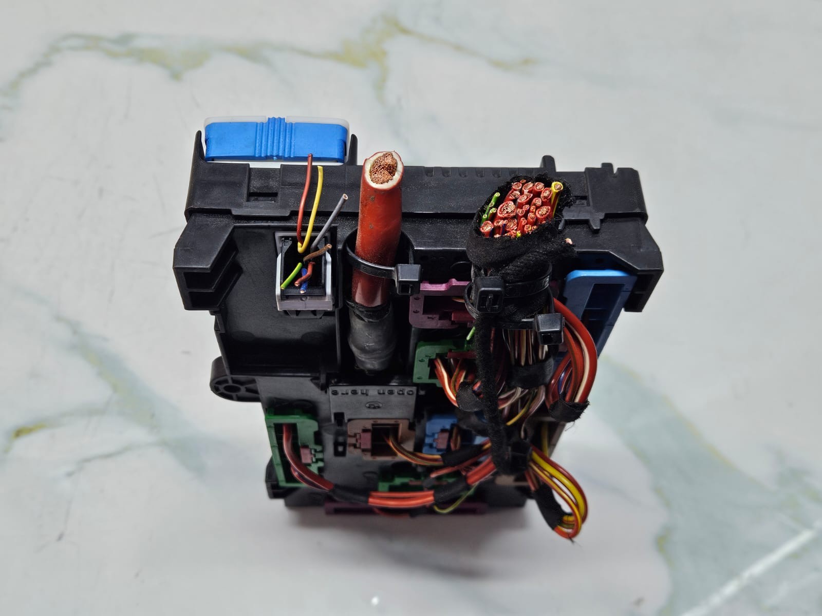 2019-2023 BMW X7 X5 G05 Rear Power Distribution Fuse Box 8706212 OEM