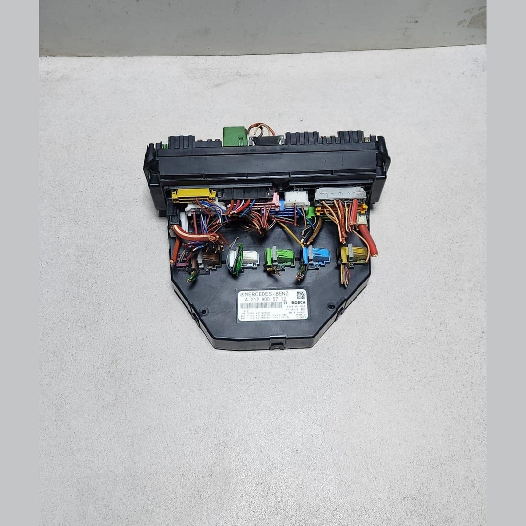Mercedes-Benz C220 CDI Front Fuse Box Sam Control ModuleA2129005712 W204 C Class