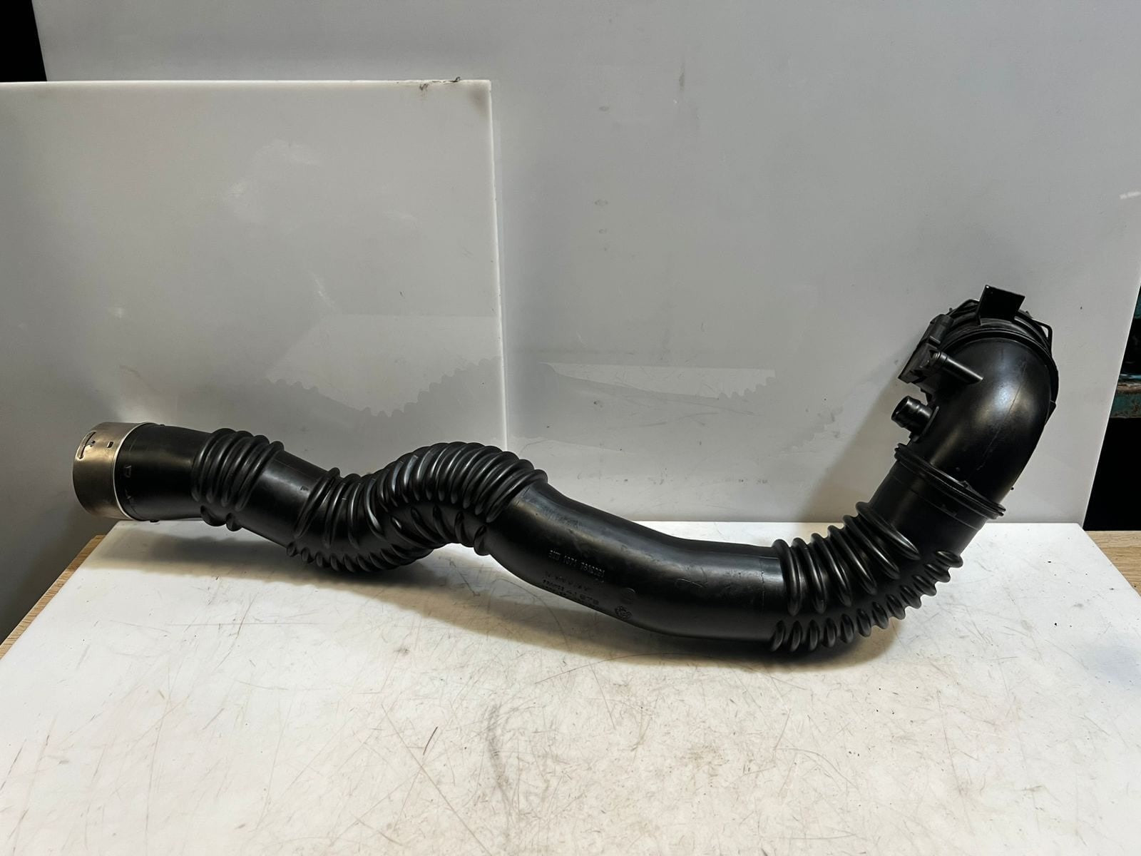 2011-16 BMW 528i 5' F10 F11 Turbo Intercooler Charge Air Intake Pipe 7612091 OEM