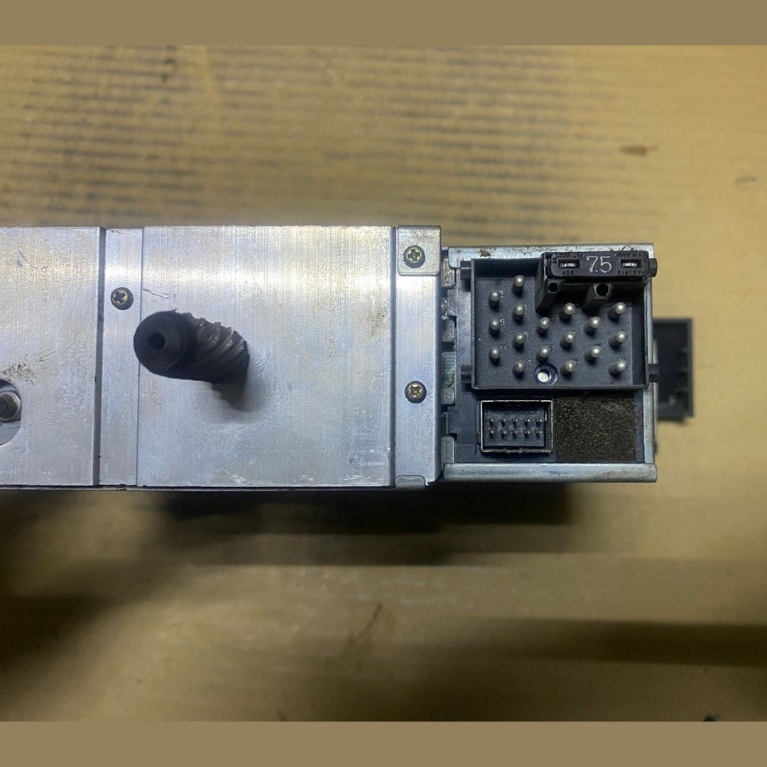 1999 BMW 528i Radio Receiver 8380229 E39 528i model 