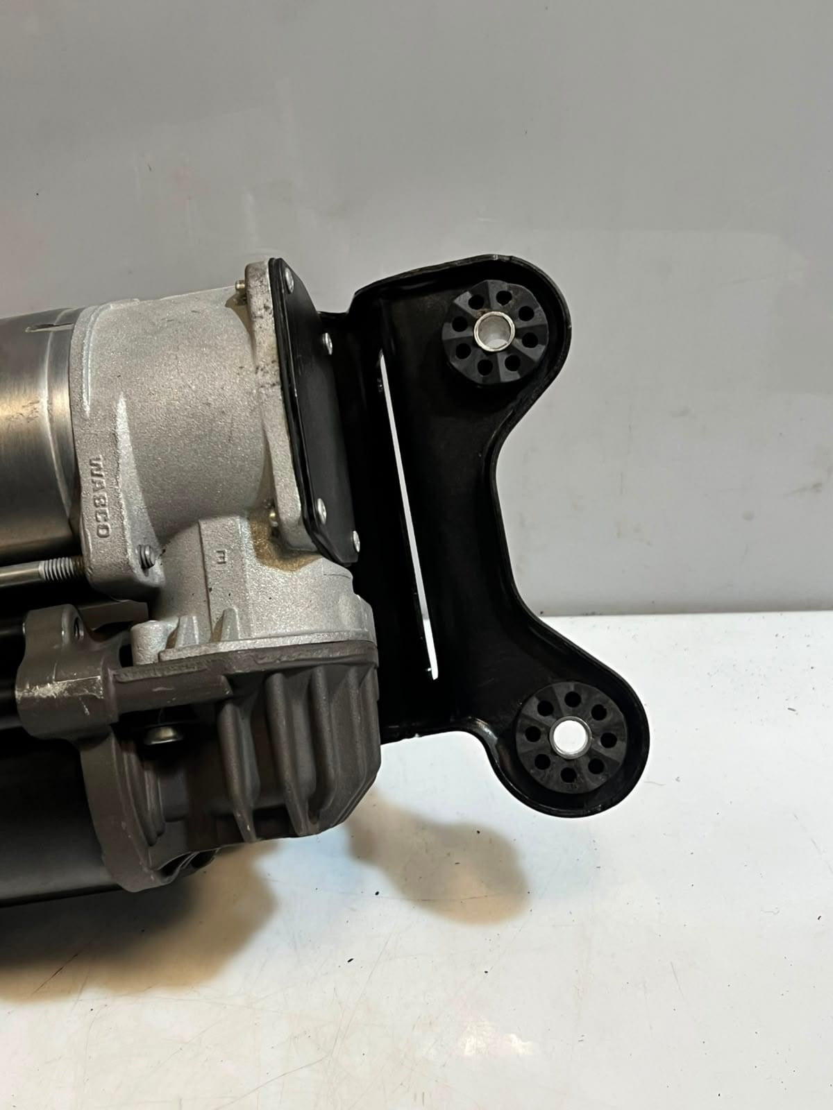 2015-2019 BMW X5 F15 F85 X6 F16 F86 Air Suspension Compressor Motor 6875177 OEM