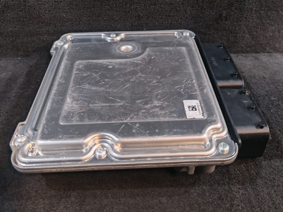 BMW 3 F30 F35 F31 ENGINE CONTROL UNIT/MODULE ECU ONLY OEM - 8470176