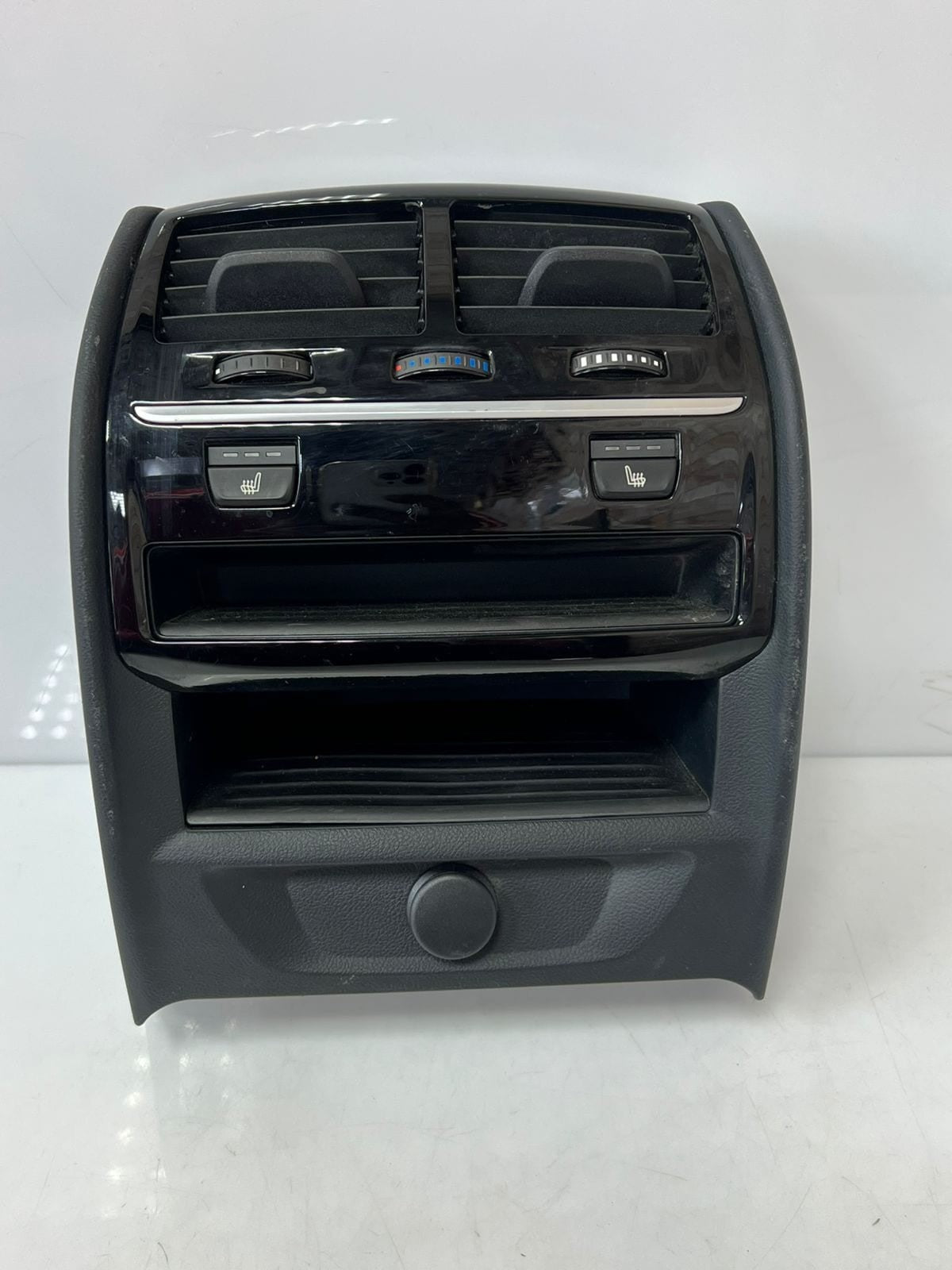 BMW F90 M5, G30, G31, G32 Rear Center Console Fresh Air Vent Grille 9357866 OEM 