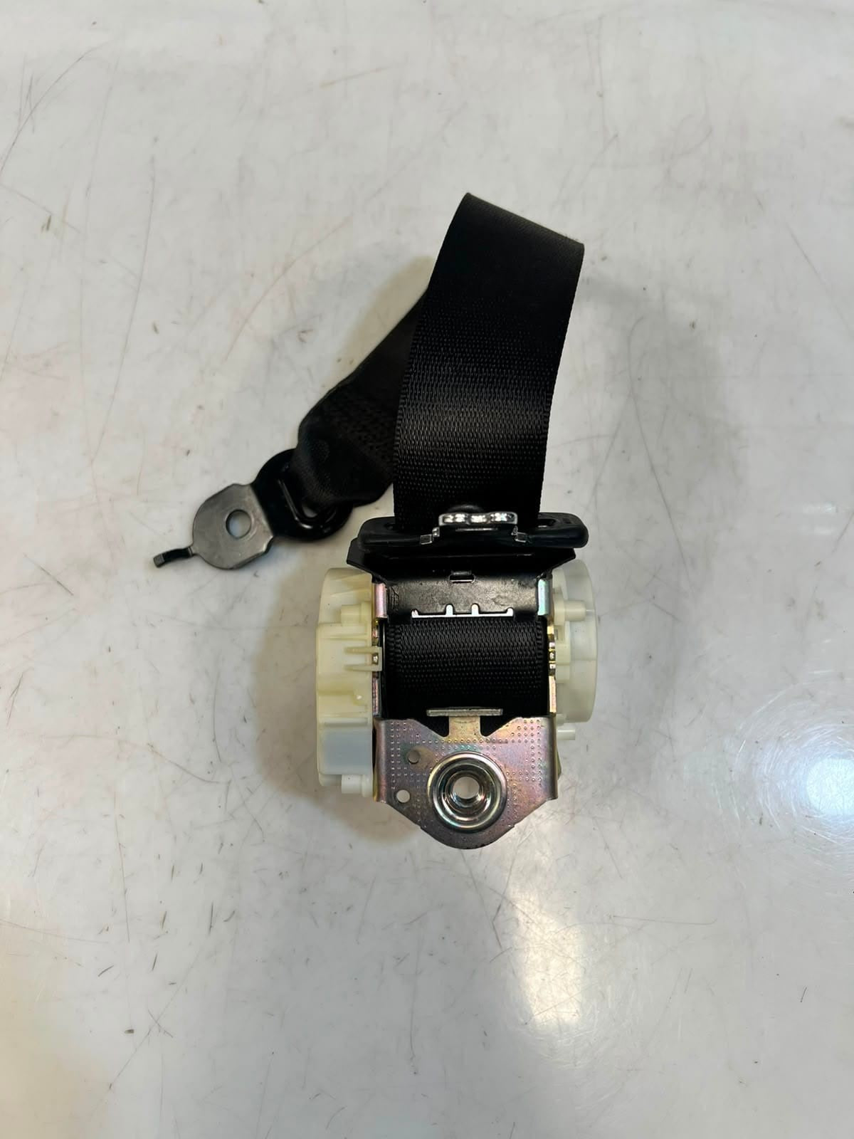 2011-2016 BMW 5 Series F10 F11 528i Rear Center Seat Belt 34093133 OEM