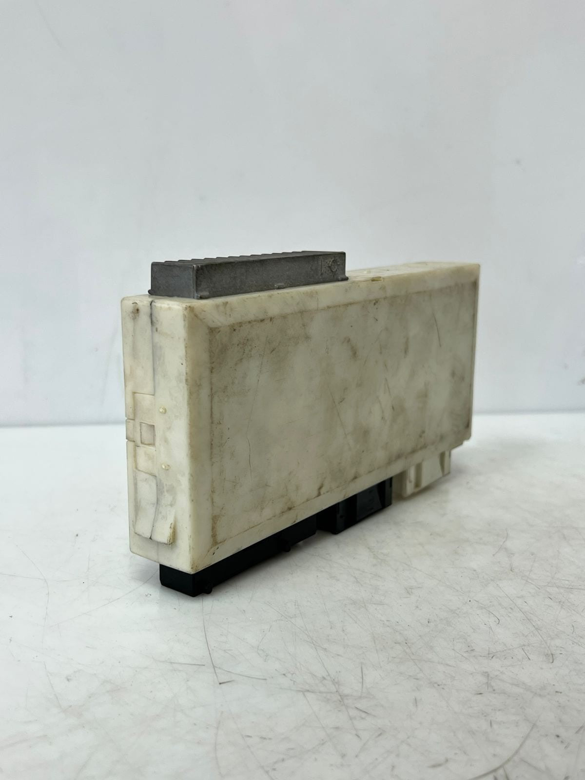 BMW 5 Series E39 GM III Body Control Module BCM 8381963 OEM